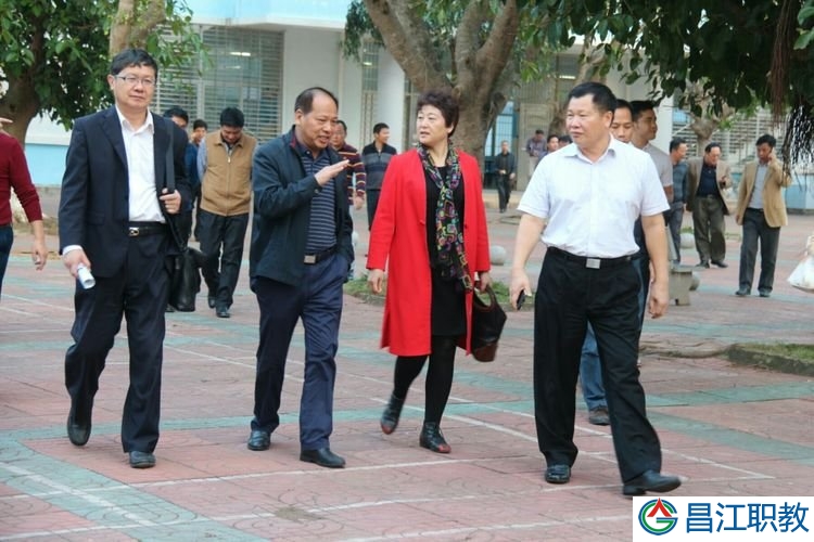 省政协领导莅临昌江县职业教育中心调研(图1) 省政协领导莅临昌江县职业教育中心调研(图1)