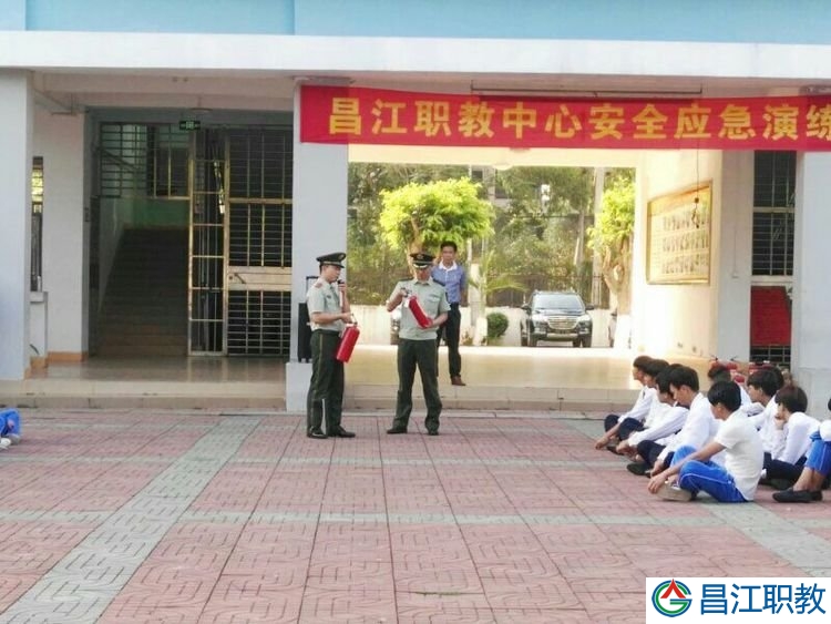 "珍爱生命,构建平安校园"安全应急演练(图2) "珍爱生命,构建平安校园"安全应急演练(图2)