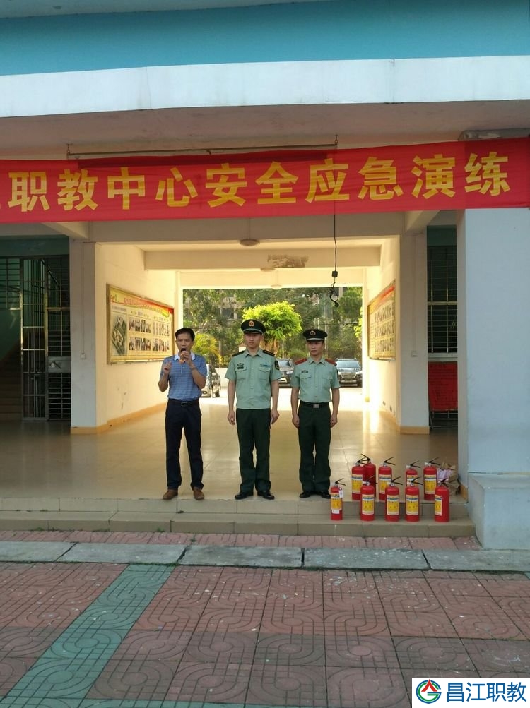 "珍爱生命,构建平安校园"安全应急演练(图1) "珍爱生命,构建平安校园"安全应急演练(图1)