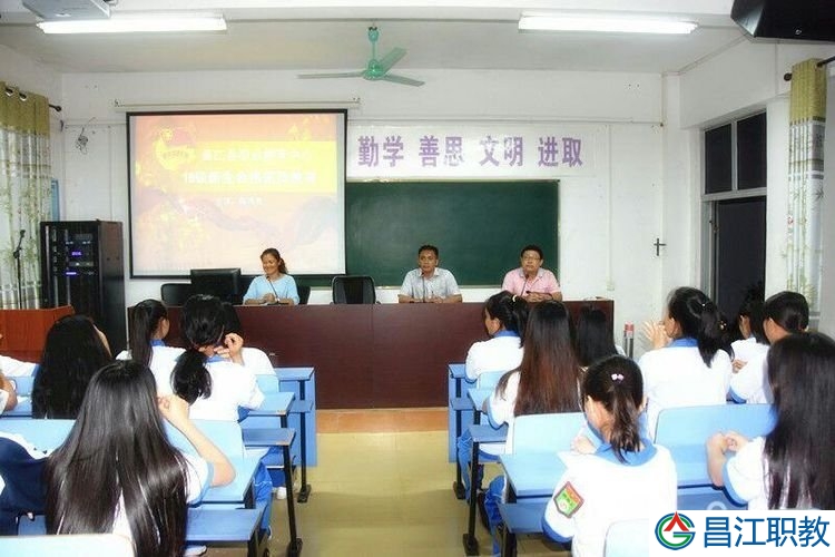 昌江县职业教育中心“一学一做”专题系列活动(图1) 昌江县职业教育中心“一学一做”专题系列活动(图1)