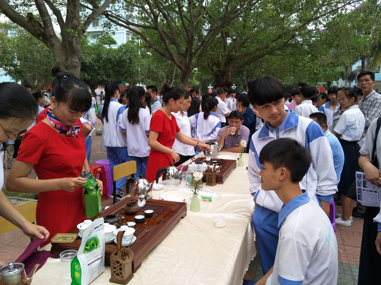 昌江县职业教育中心校园“开放日”(图2) 昌江县职业教育中心校园“开放日”(图2)