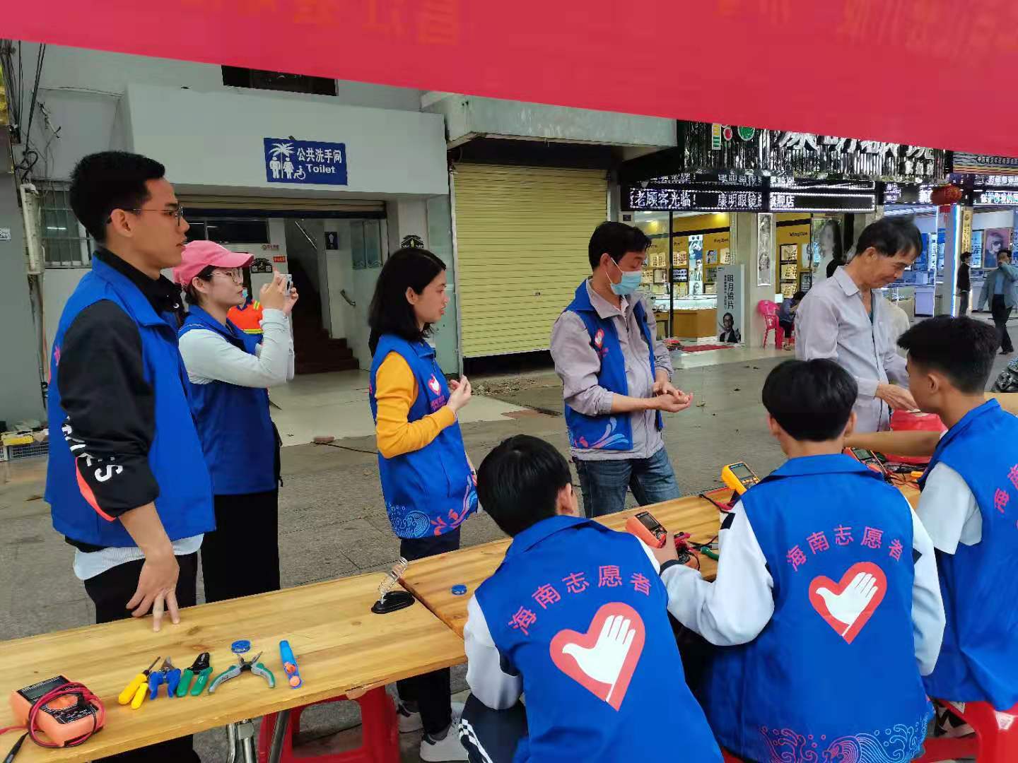 2021年昌江县职业教育中心开展义务维修活动(图2)
