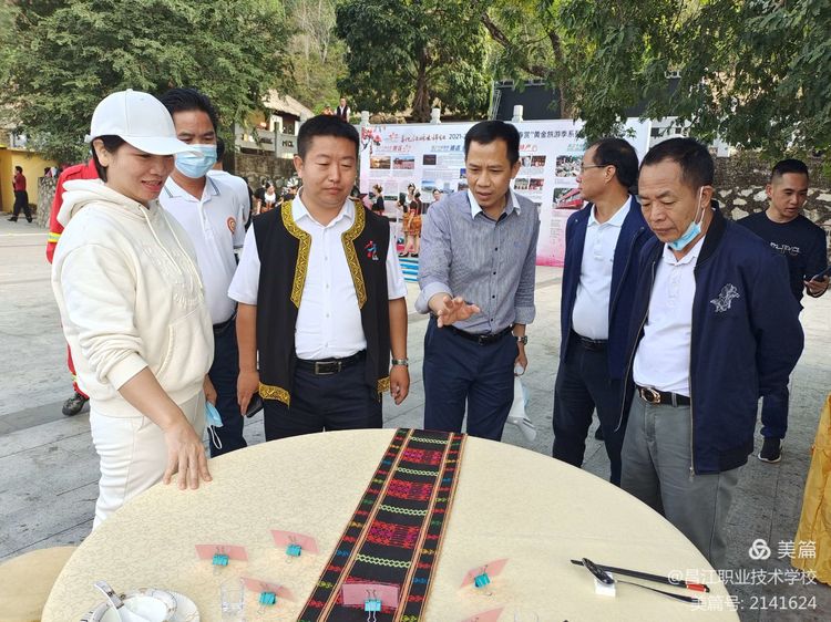 昌江职校参加央视新闻推介昌江木棉旅游活动(图1)