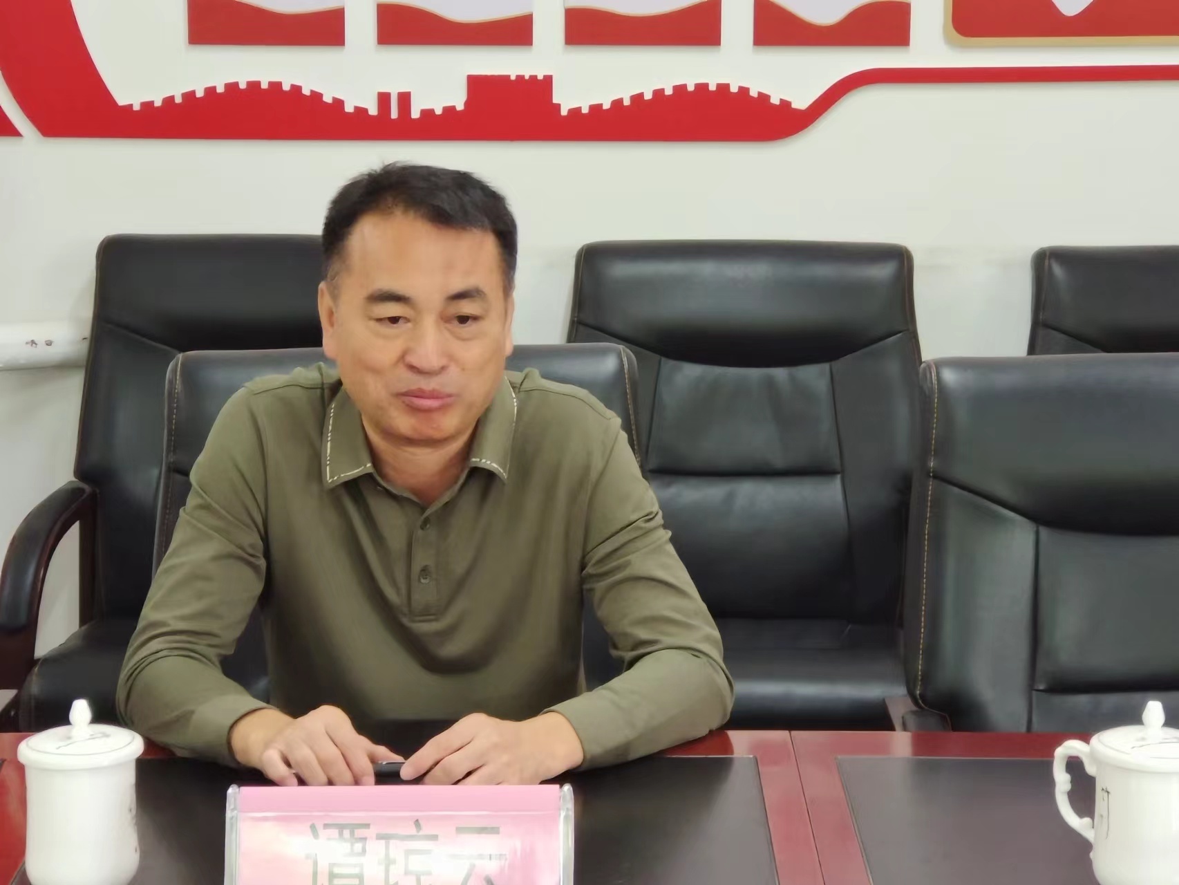 海南省民族技工学校陈晓明校长一行莅临县职教中心交流指导工作(图2)
