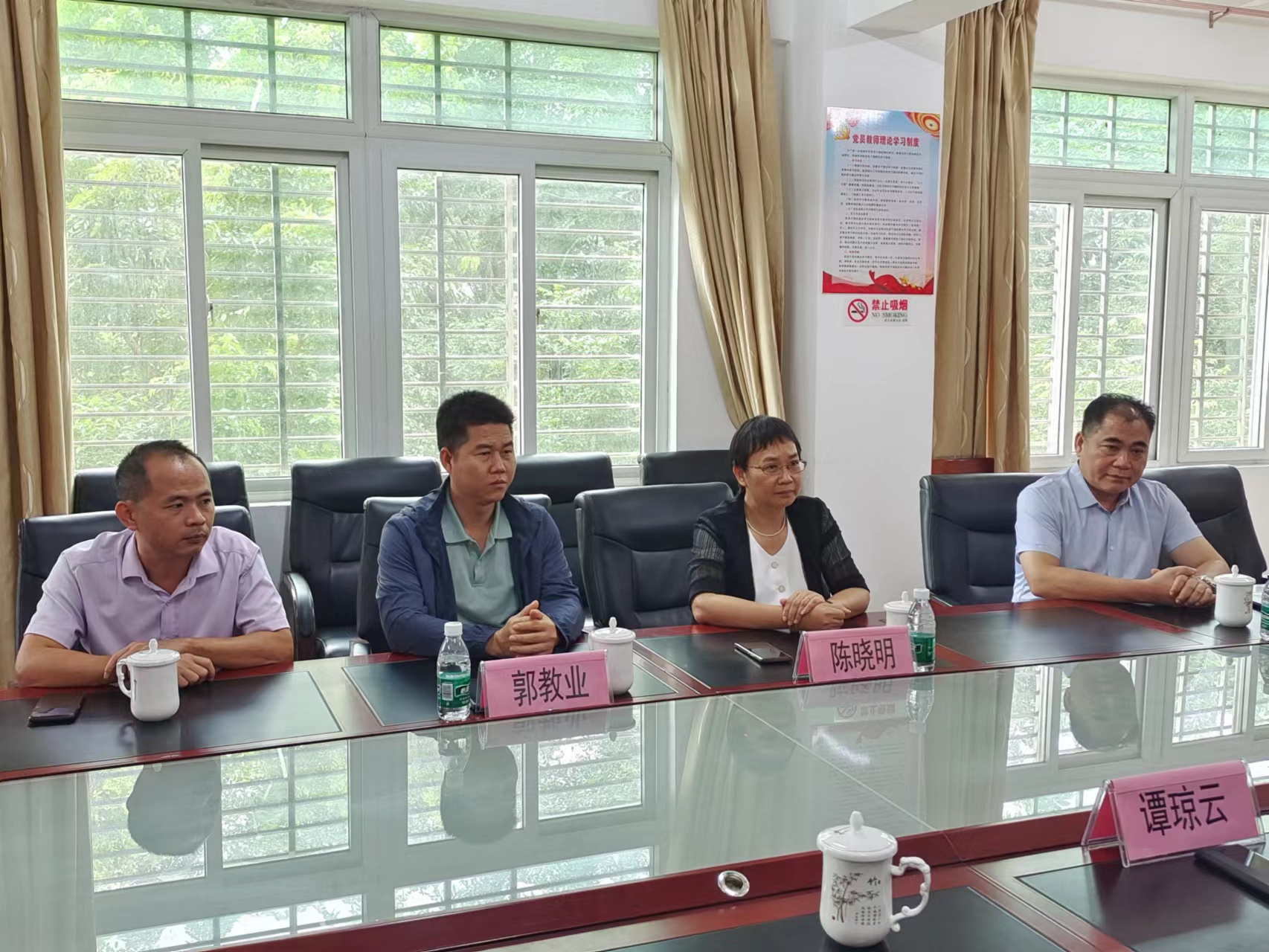 海南省民族技工学校陈晓明校长一行莅临县职教中心交流指导工作(图4)