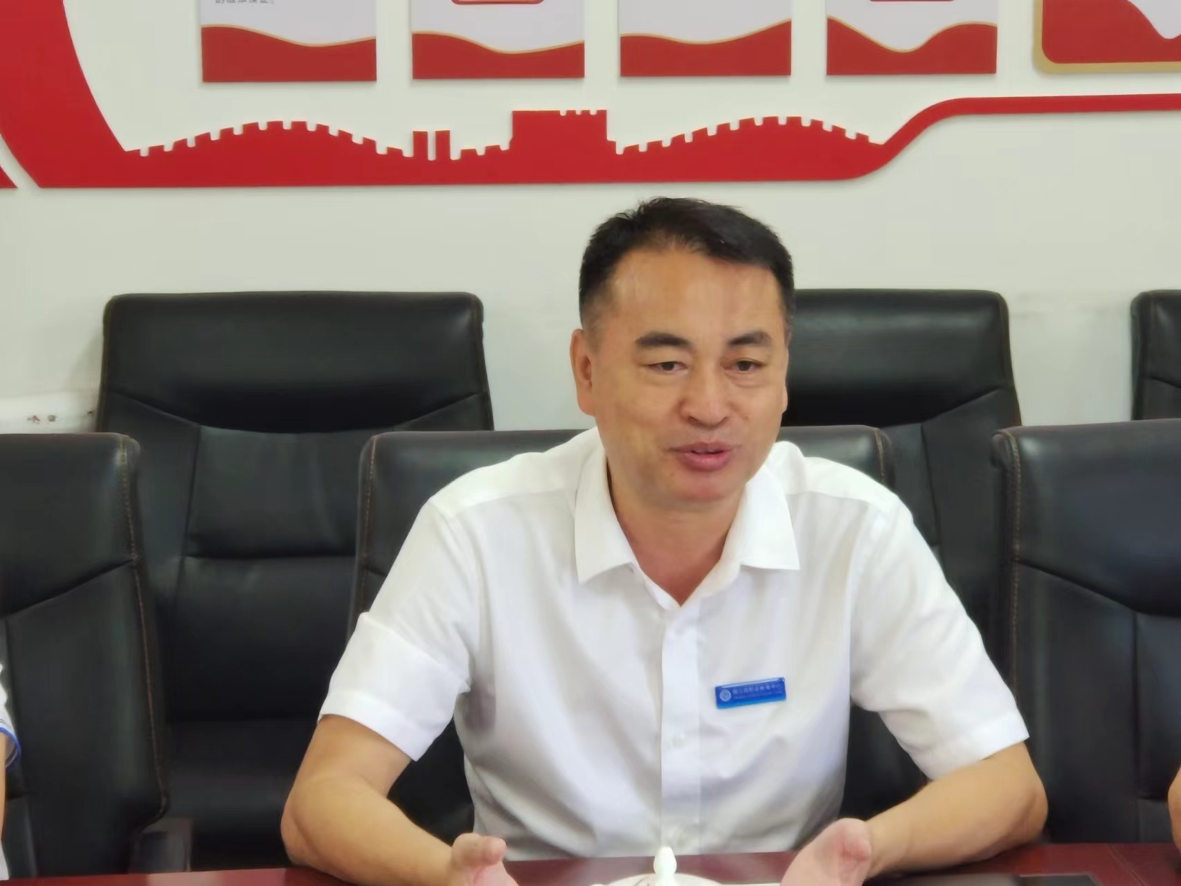 河南省濮阳市职业中专陈立新副校长一行莅临县职教中心交流指导工作(图2)