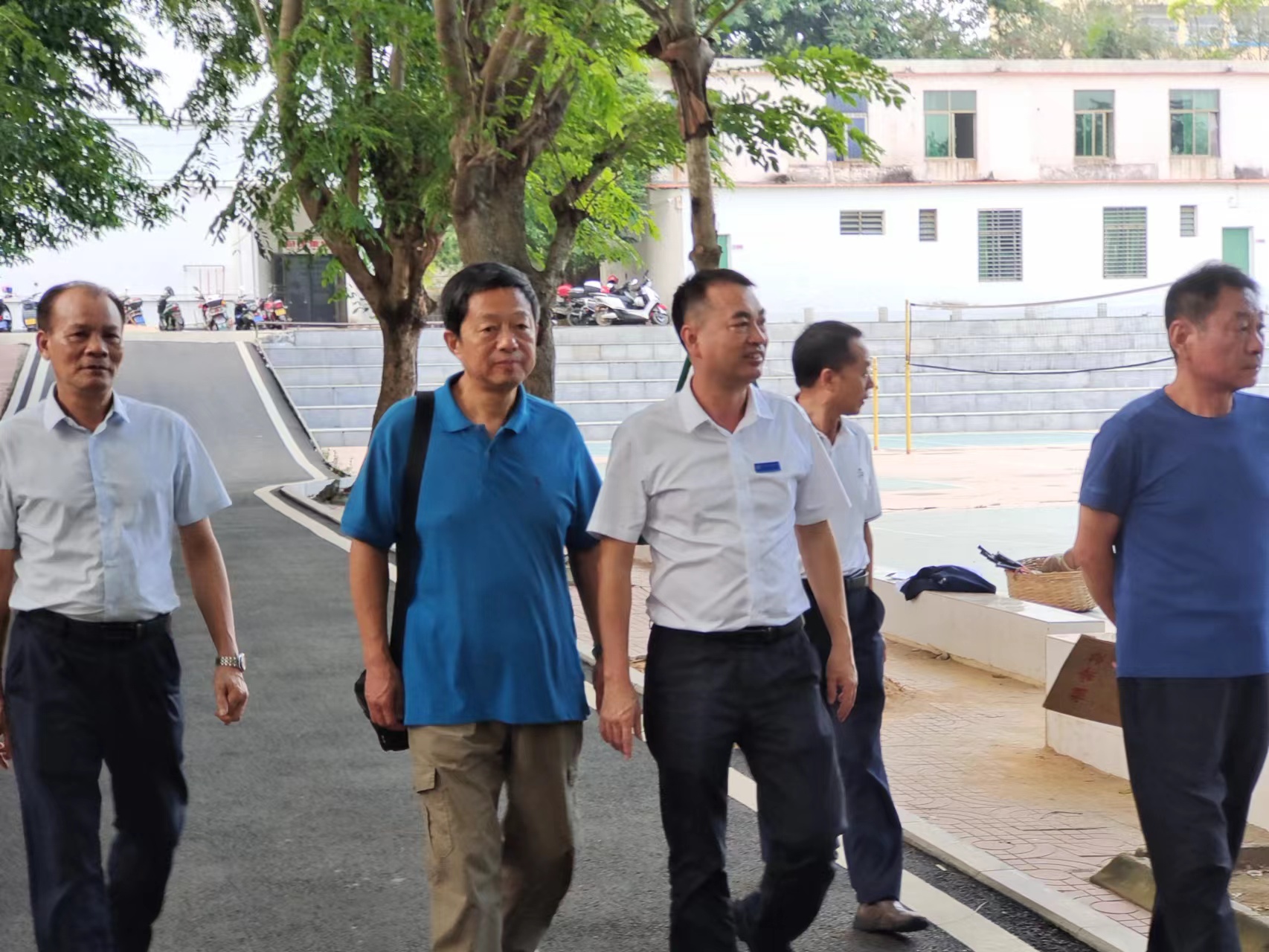 河南省濮阳市职业中专陈立新副校长一行莅临县职教中心交流指导工作(图5)