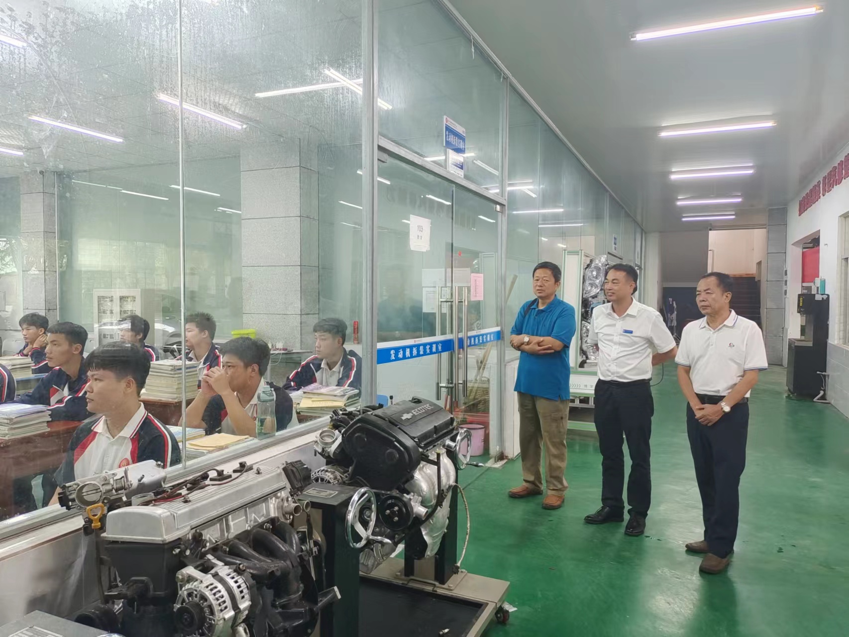 河南省濮阳市职业中专陈立新副校长一行莅临县职教中心交流指导工作(图7)